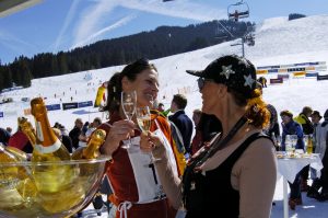 ...tolle Tage ganz in Weiß: Auch während der Faschingstage sind in Skigebieten noch Unterkünfte frei.