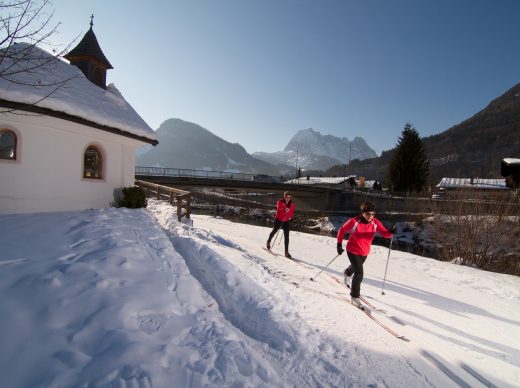 Volkslanglauf im Schnee:  Zwei Spuren um den Kaiser