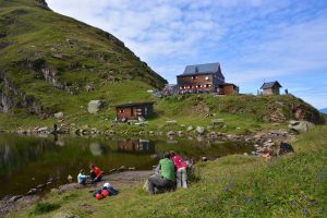 Wundersamer Wildalpsee: Zum Bergsee am Wildseeloder führen schmale Pfade und ein Klettersteig.