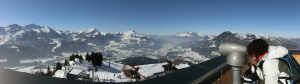 Fenster in die Kitzbüheler Alpen: Blick vom Jakobskreuz über das Pillerseetal bis zum Kaisergebirge.