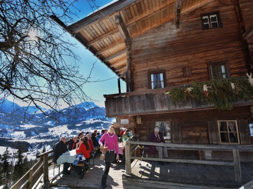 Winter-Genuss auf der Eiblberg-Einkehr hoch über St. Jakob in Haus.