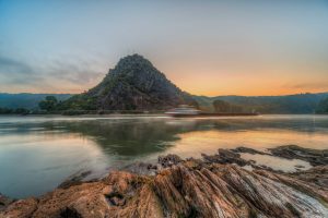 Eine Burg mit nassen Füssen: Die Pfalzgrafenstein bei Kaub.
